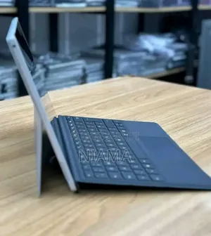 New Microsoft Surface Pro 5 8GB Intel Core I5 SSD 256GB