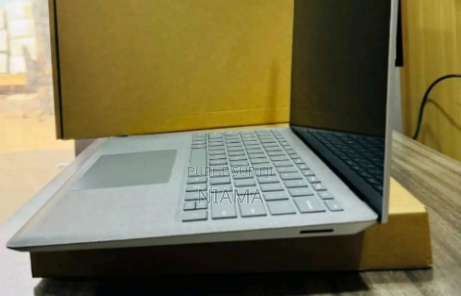 New Microsoft Surface Laptop 3 8GB Intel Core I5 SSD 256GB