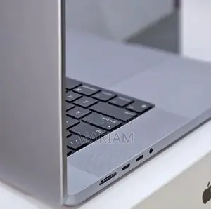 New Apple MacBook Pro 2021 M1 16GB AMD Ryzen 5 SSD 512GB