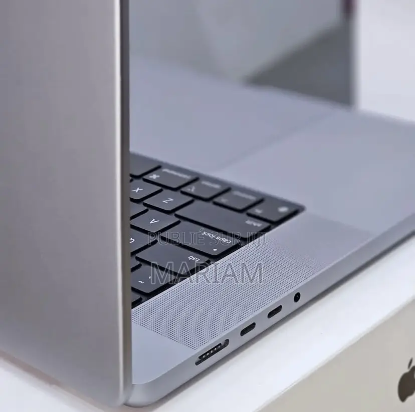 New Apple MacBook Pro 2021 M1 16GB AMD Ryzen 5 SSD 512GB