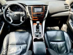 Mitsubishi Pajero 2018 Argenté