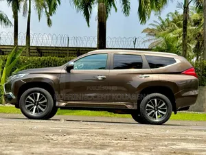 Mitsubishi Pajero 2018 Argenté