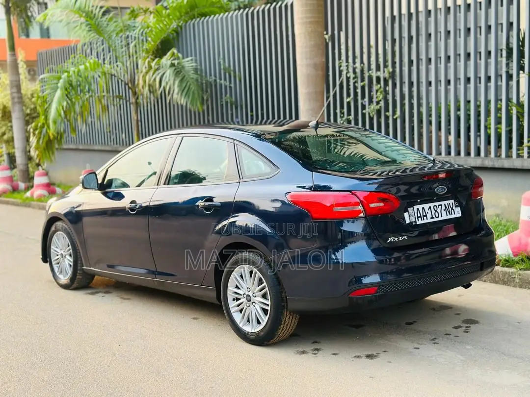 Ford Focus 2016 Bleu