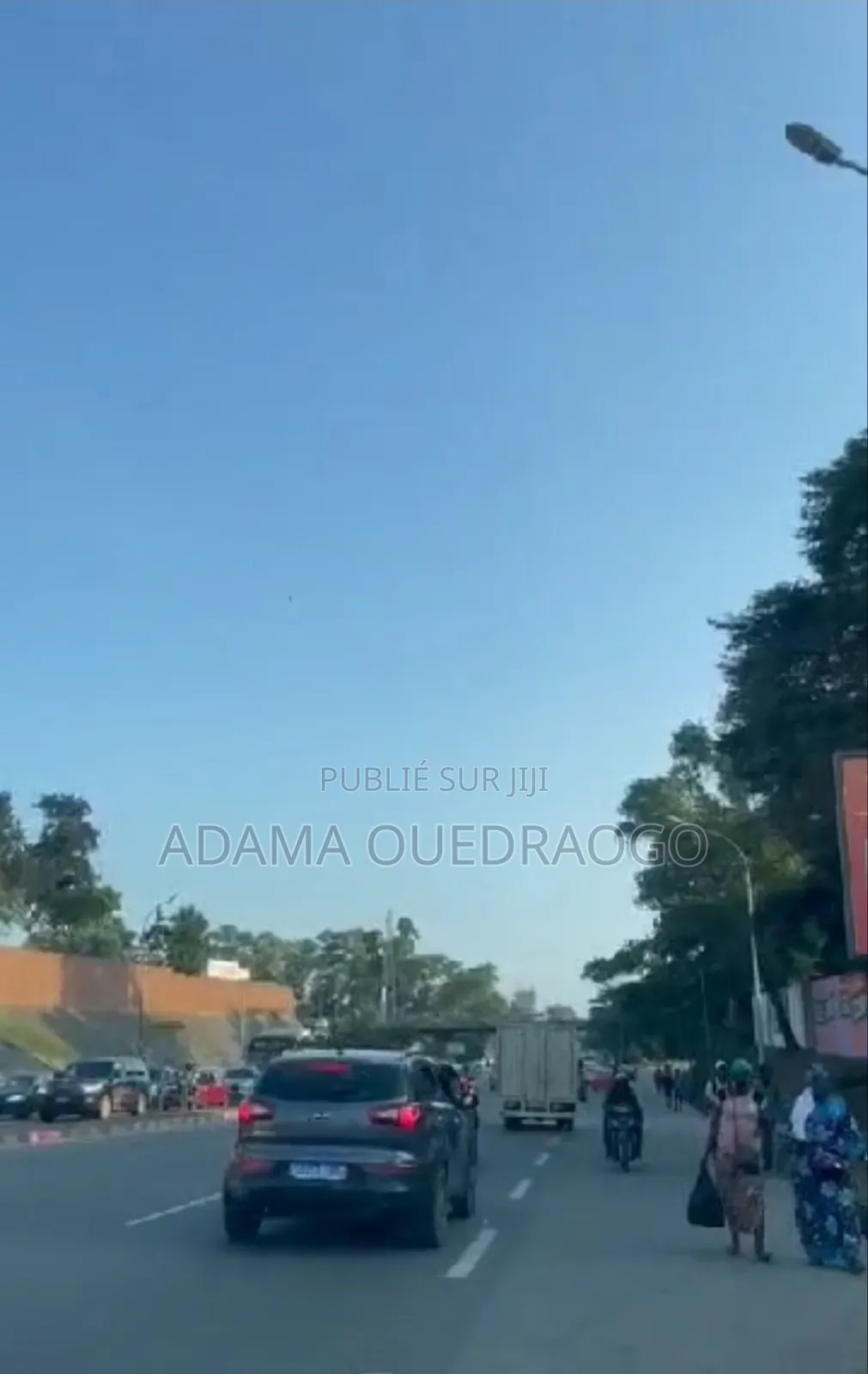 2plateaux Boulevard Des Martyrs Un Terrain De 1087m2