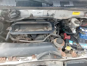 Toyota HiAce 2018 Gris