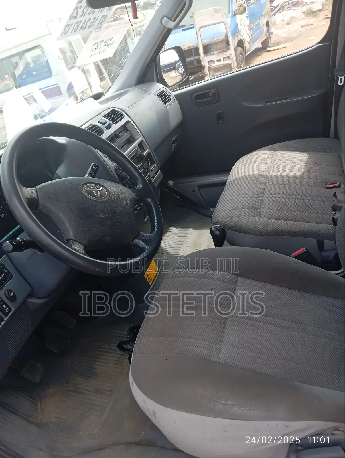Toyota HiAce 2018 Gris