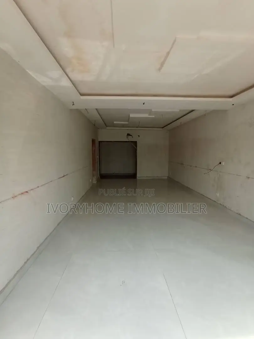 4chbre Villa dans Samuel Kouame, Cocody à Louer