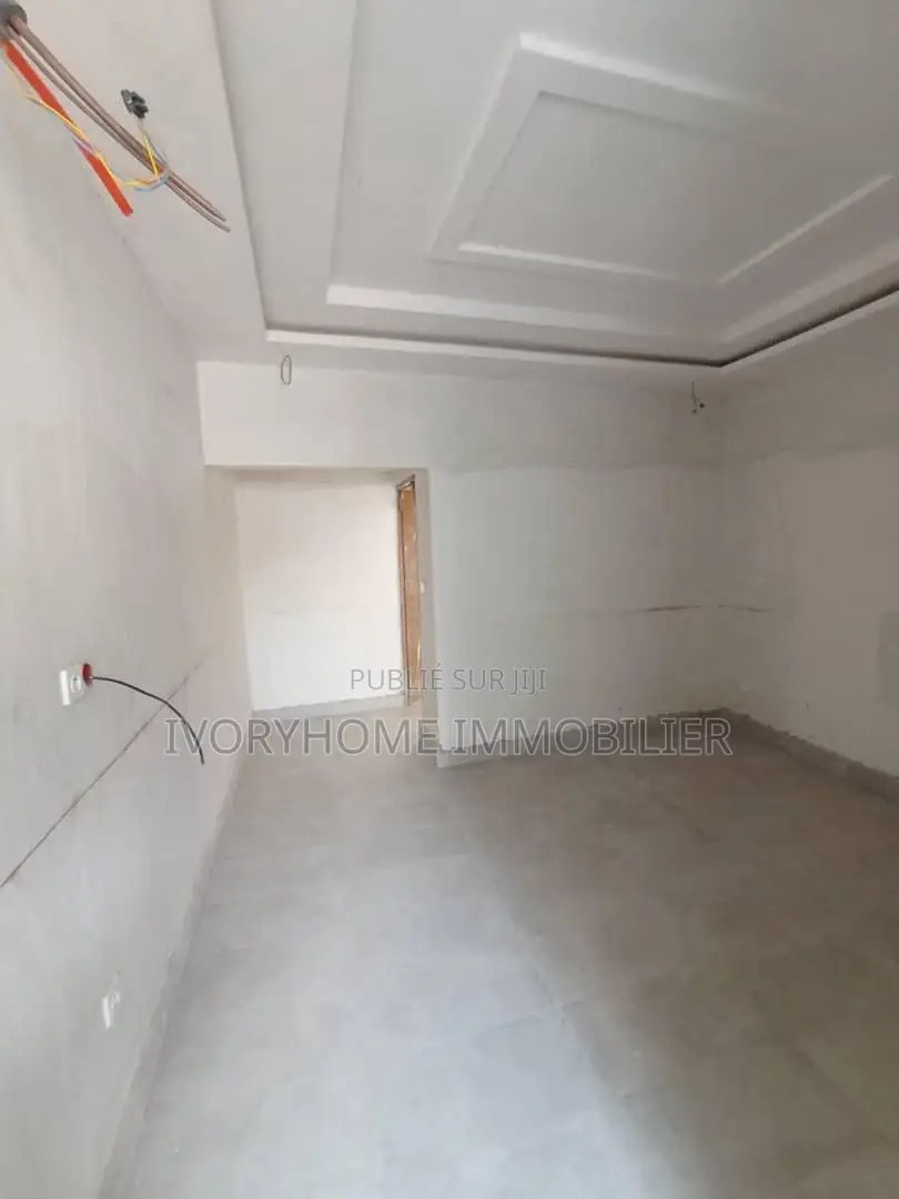 4chbre Villa dans Samuel Kouame, Cocody à Louer