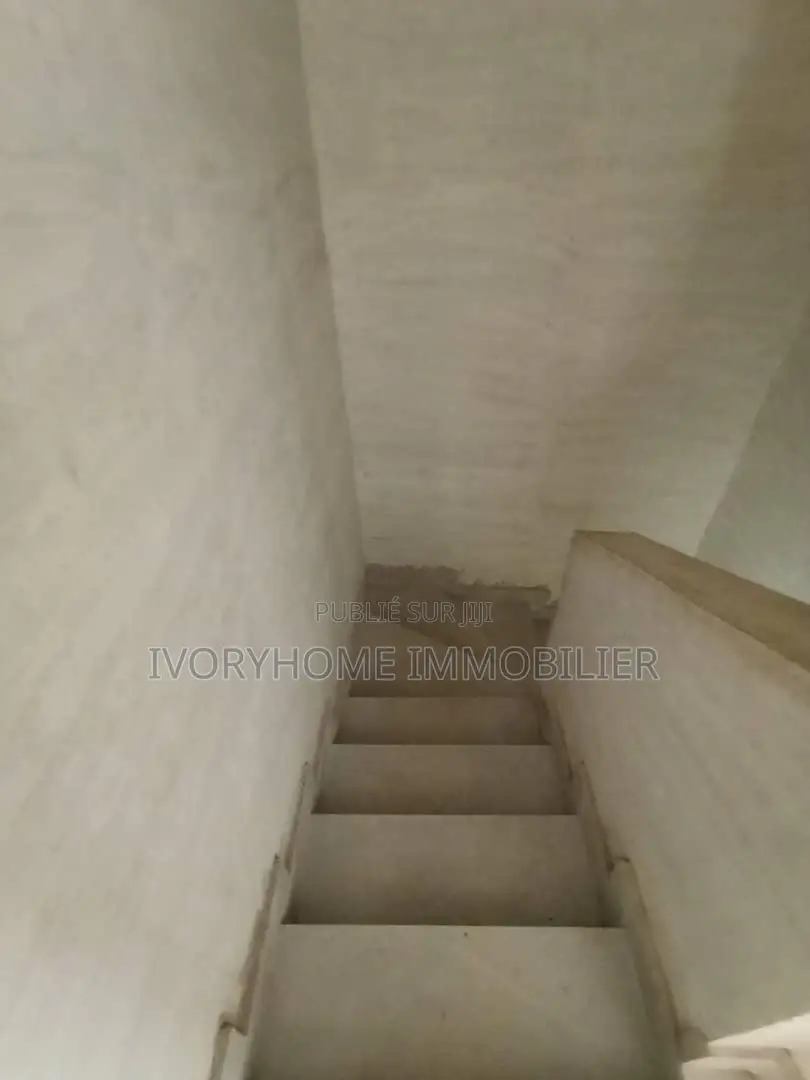 4chbre Villa dans Samuel Kouame, Cocody à Louer