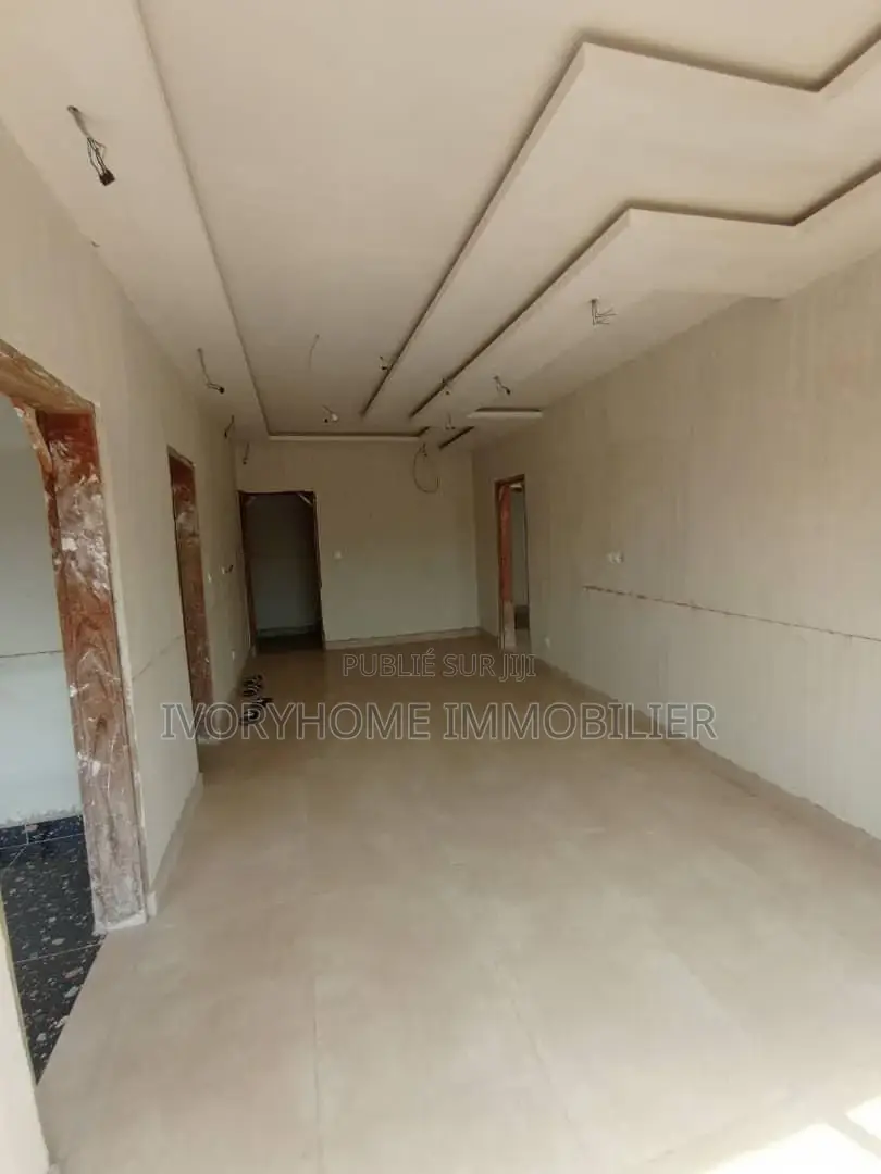 4chbre Villa dans Samuel Kouame, Cocody à Louer