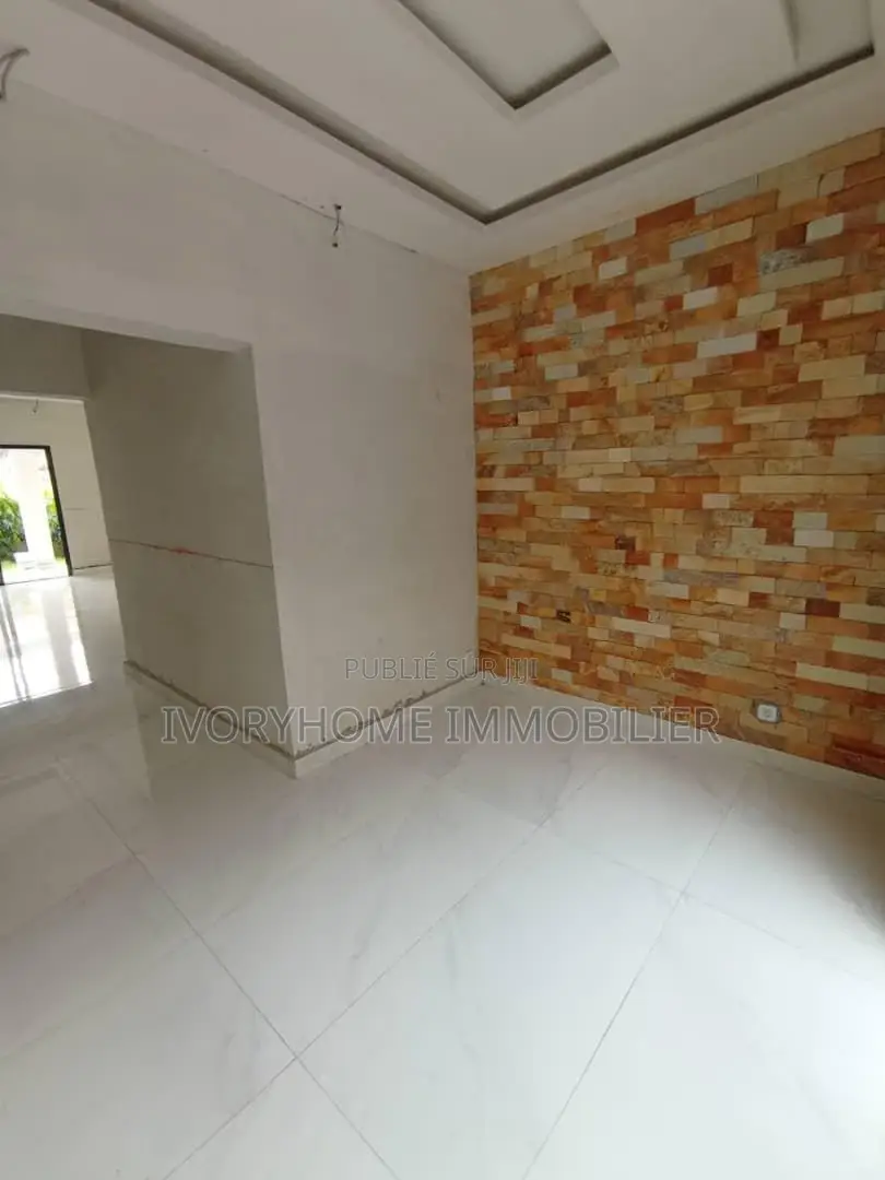 4chbre Villa dans Samuel Kouame, Cocody à Louer
