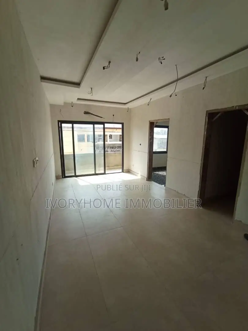 4chbre Villa dans Samuel Kouame, Cocody à Louer