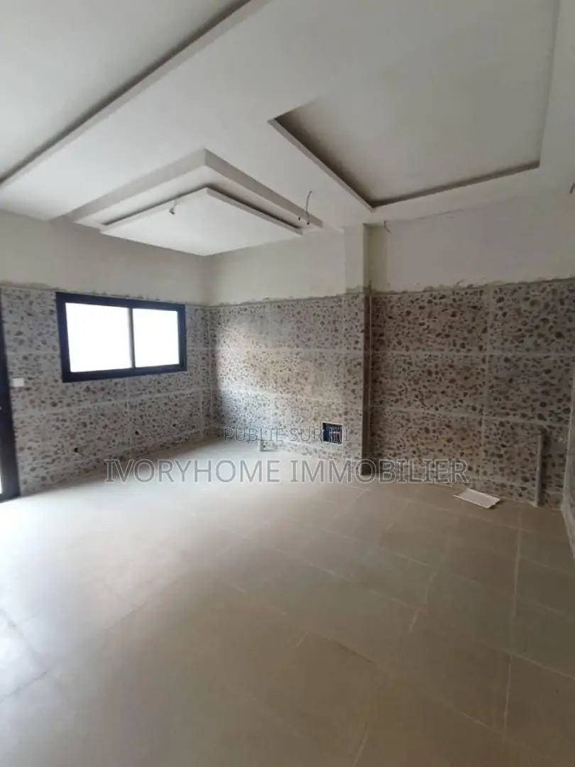 4chbre Villa dans Samuel Kouame, Cocody à Louer