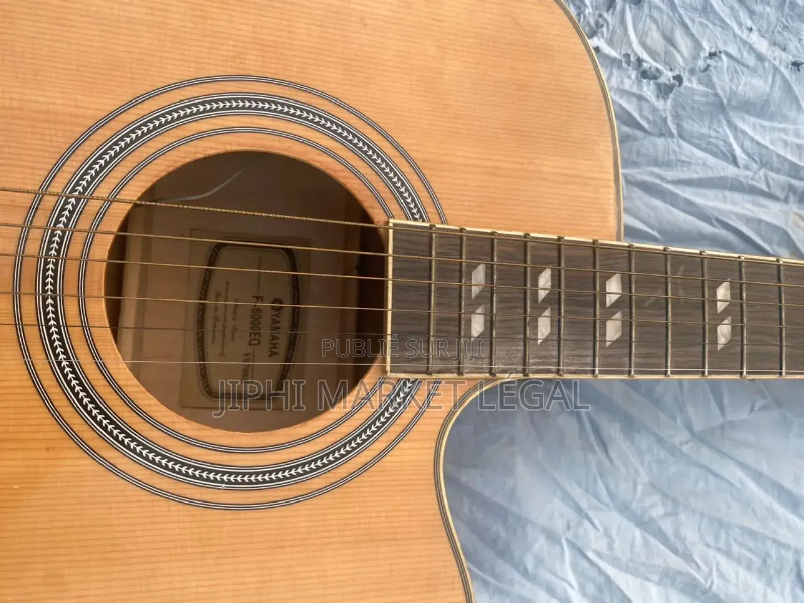 Guitare Électro Acoustique/Semi Électrique