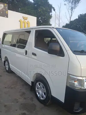 Toyota HiAce 2022 Blanc