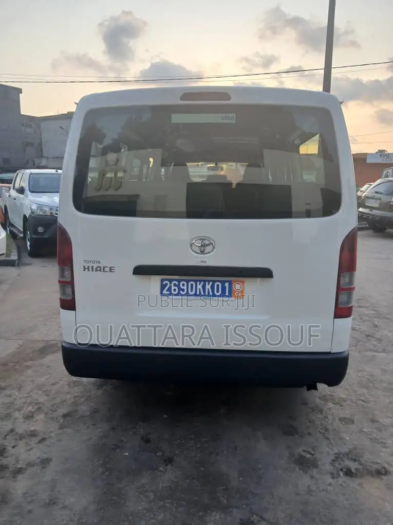 Toyota HiAce 2022 Blanc