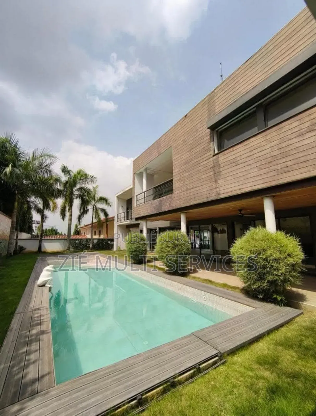 Furnished 8chbre Villa dans Zié Multi-Service, Cocody à Vendre