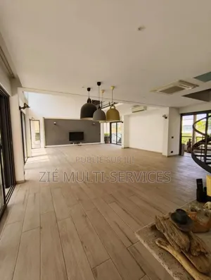 Furnished 8chbre Villa dans Zié Multi-Service, Cocody à Vendre