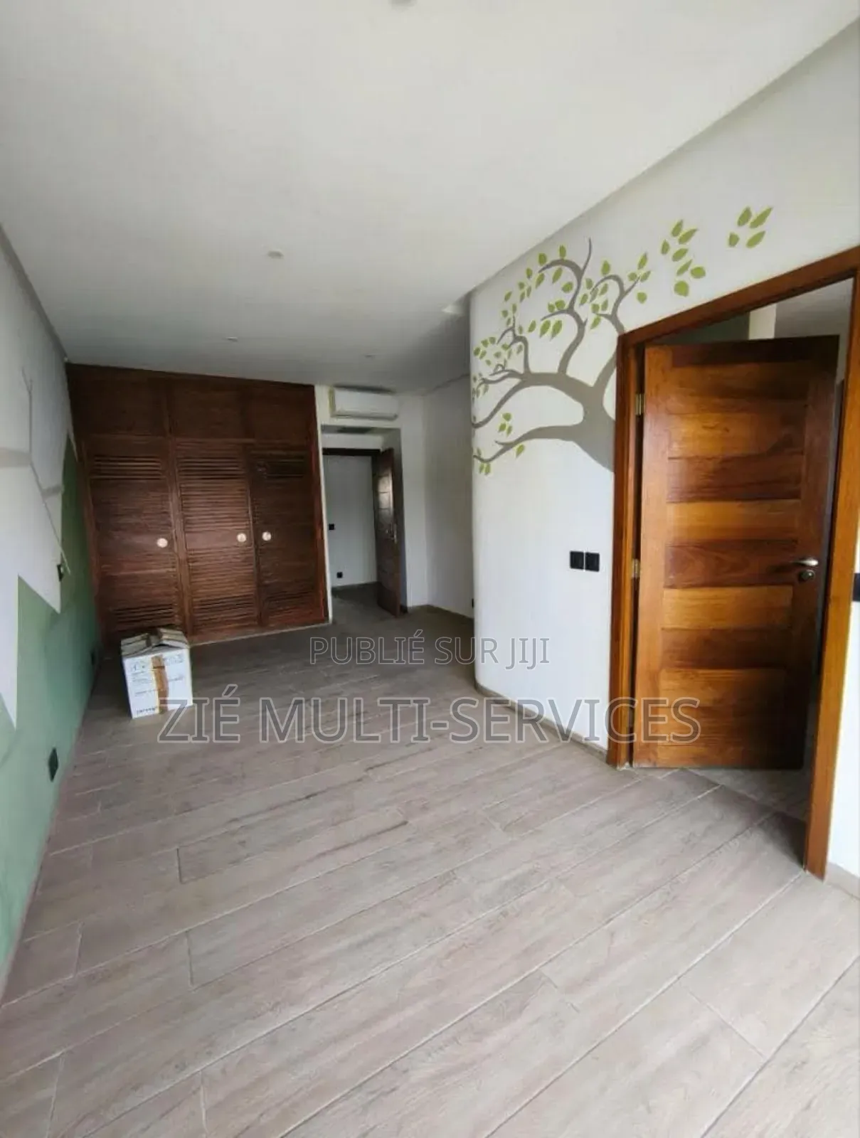 Furnished 8chbre Villa dans Zié Multi-Service, Cocody à Vendre