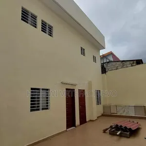 5chbre Duplex dans Cocody à Vendre