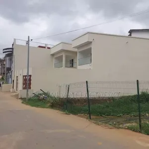 5chbre Duplex dans Cocody à Vendre