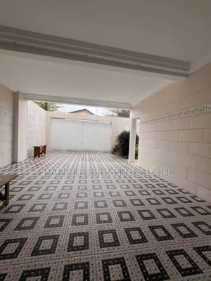 10chbre Duplex dans Moya Prestige Immo, Cocody à Vendre