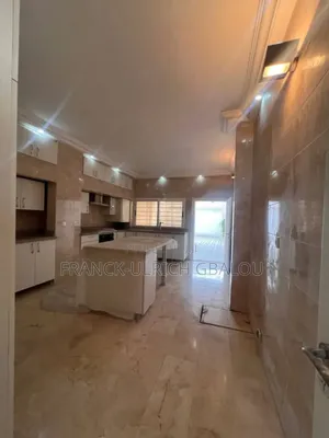 10chbre Duplex dans Moya Prestige Immo, Cocody à Vendre