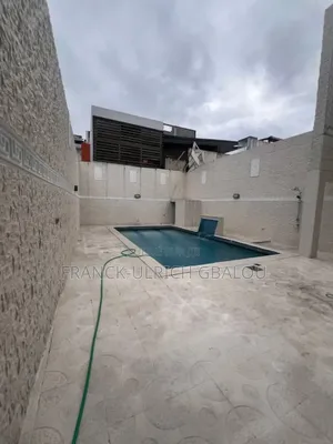 10chbre Duplex dans Moya Prestige Immo, Cocody à Vendre