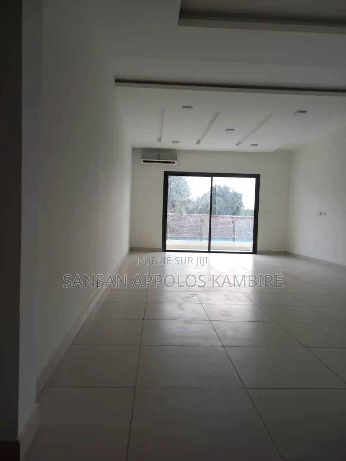 3chbre Appartement dans Magnifique, Cocody à Louer