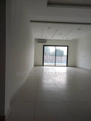 3chbre Appartement dans Magnifique, Cocody à Louer