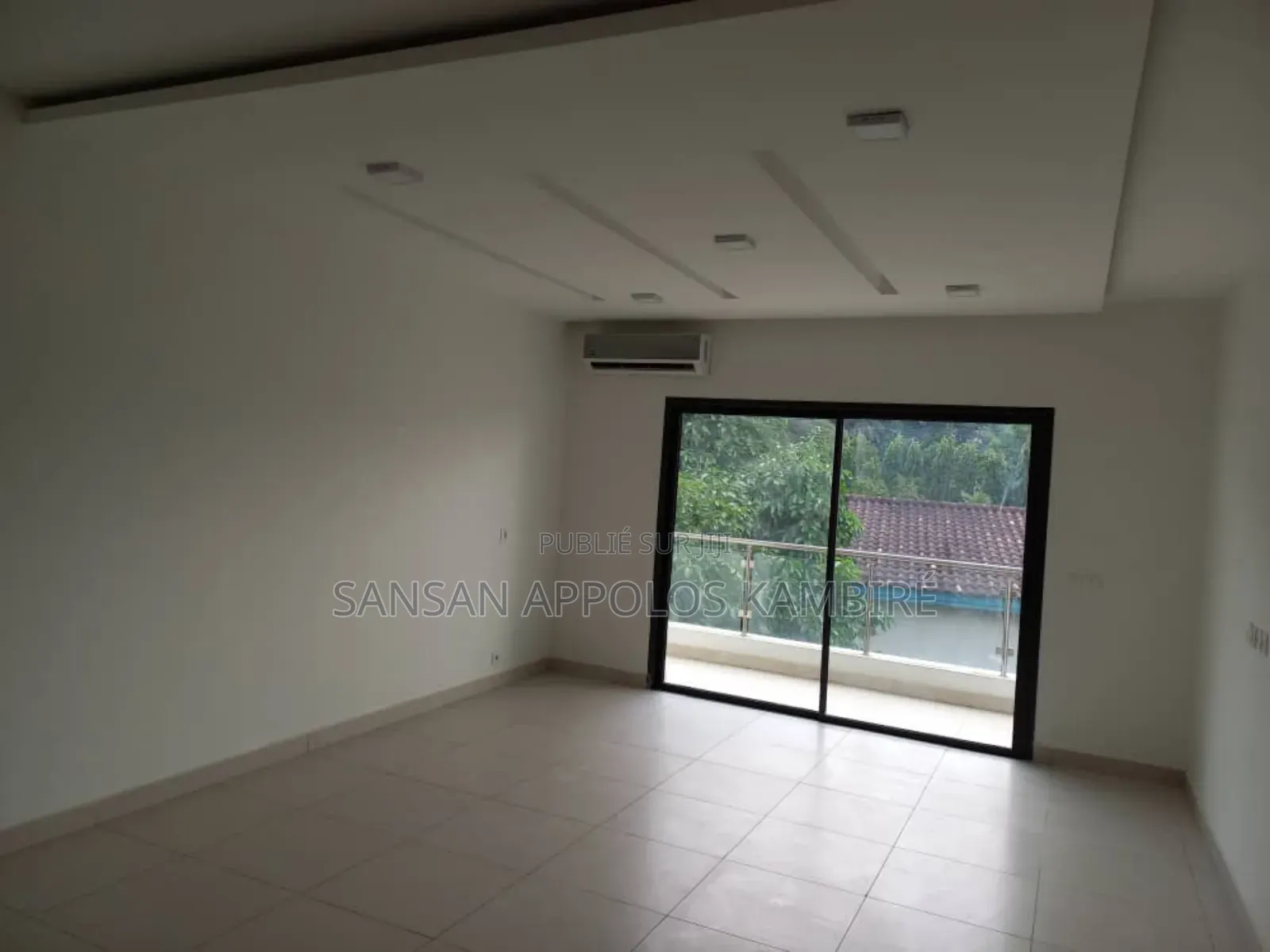 3chbre Appartement dans Magnifique, Cocody à Louer