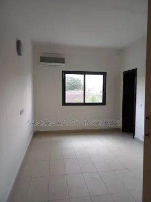 3chbre Appartement dans Magnifique, Cocody à Louer