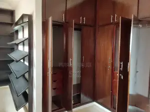 6chbre Villa dans Samuel Kouame, Cocody à Louer