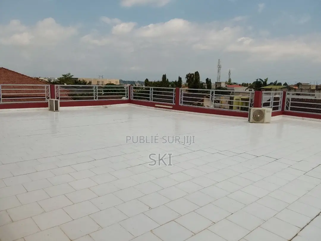 6chbre Villa dans Samuel Kouame, Cocody à Louer