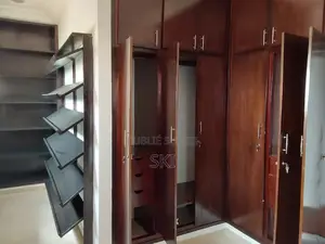 6chbre Villa dans Samuel Kouame, Cocody à Louer