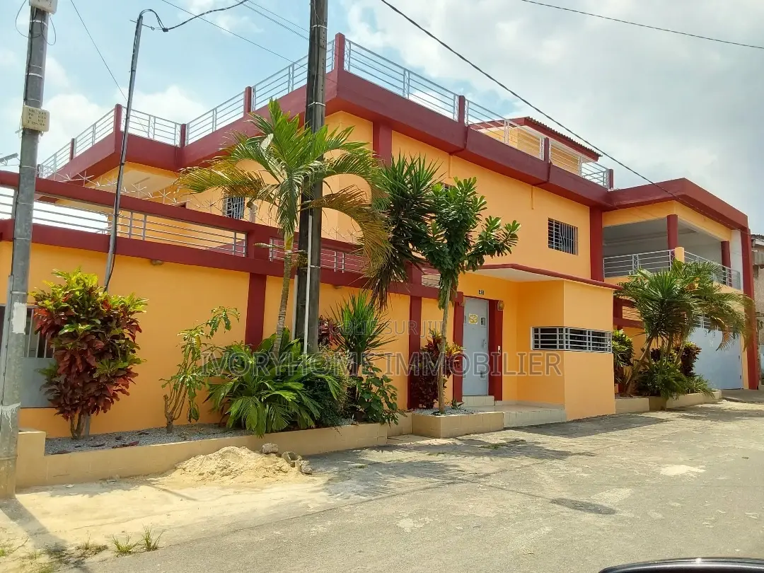 6chbre Villa dans Samuel Kouame, Cocody à Louer