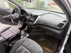 Hyundai Accent SE Sedan 2017 Ivoire