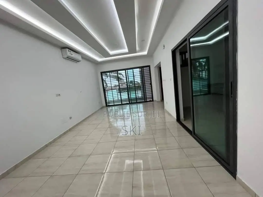 3chbre Appartement dans Samuel Kouame, Deux Plateaux à Louer