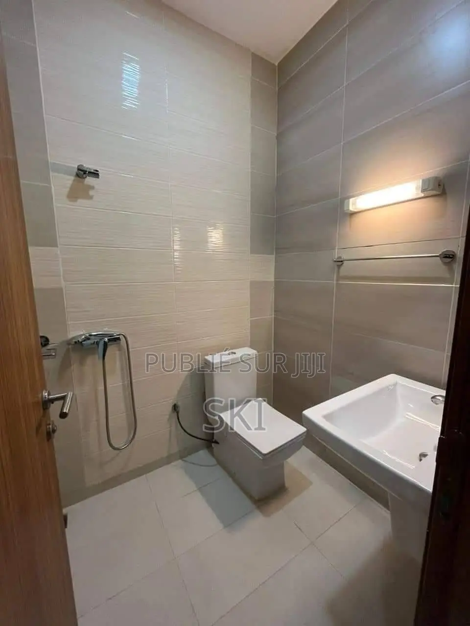 3chbre Appartement dans Samuel Kouame, Deux Plateaux à Louer