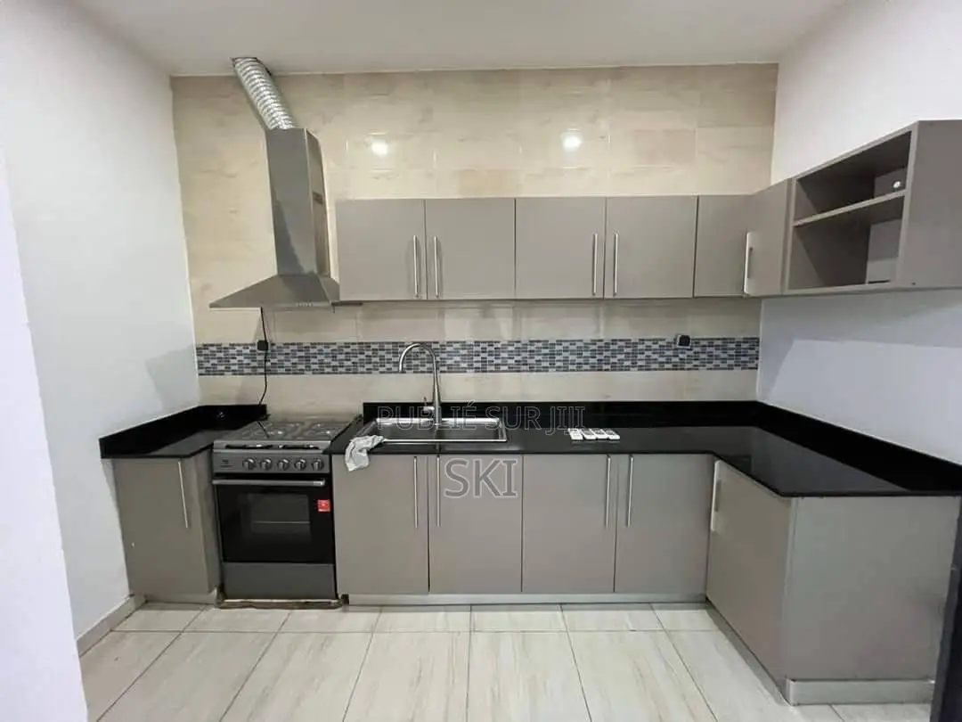 3chbre Appartement dans Samuel Kouame, Deux Plateaux à Louer