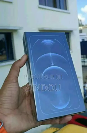 Photo - New Pomme iPhone 12 Pro 128 GB Bleu