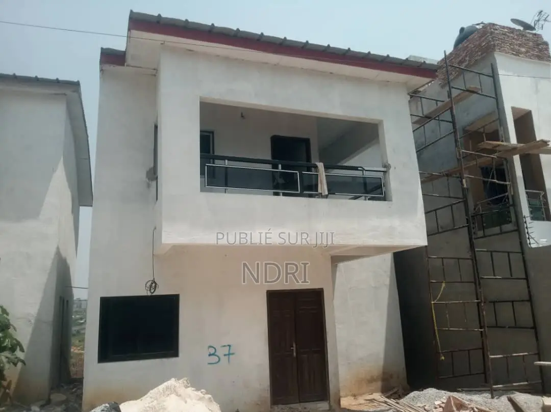 3chbre Duplex dans Building House, Cocody à Vendre