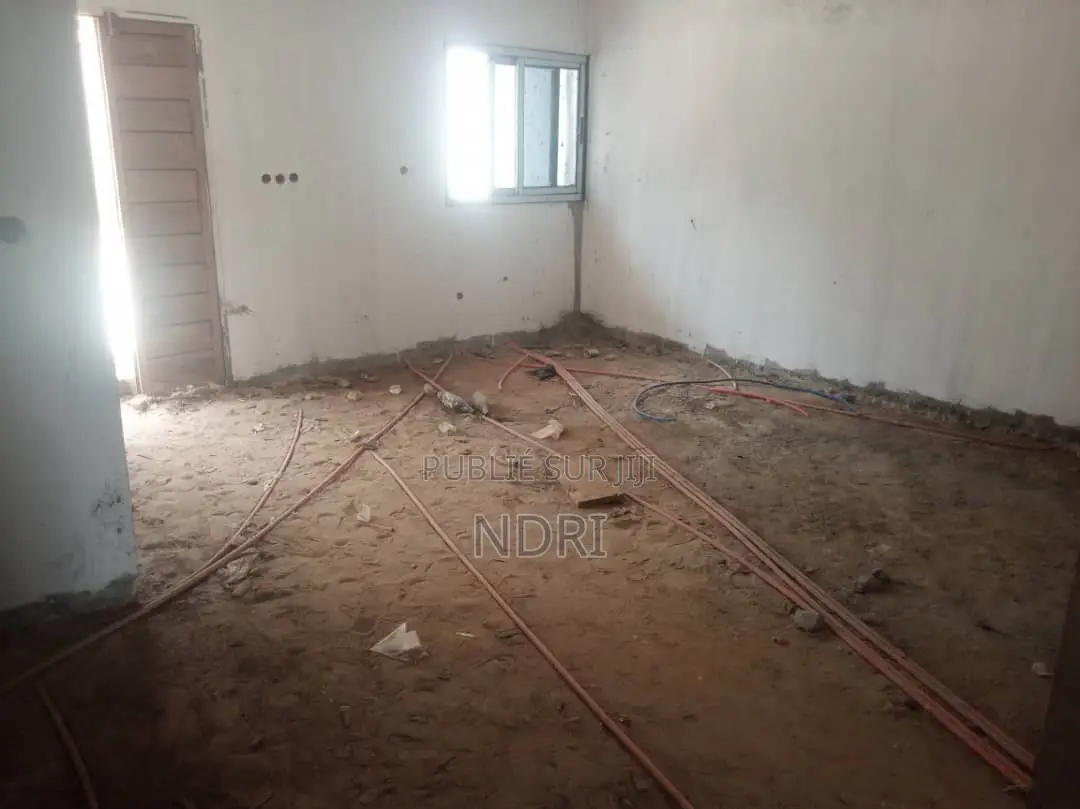 3chbre Duplex dans Building House, Cocody à Vendre