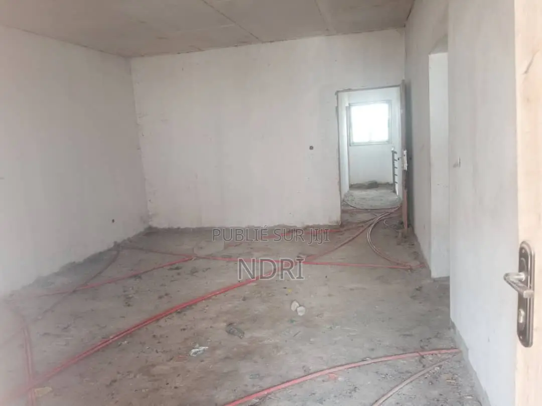 3chbre Duplex dans Building House, Cocody à Vendre