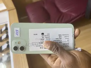 Photo - Apple iPhone 12 128 GB Vert