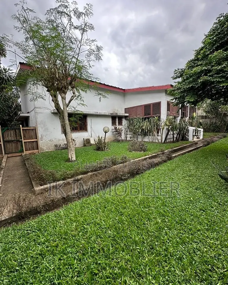 4chbre Villa dans Cocody à Vendre