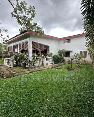 4chbre Villa dans Cocody à Vendre