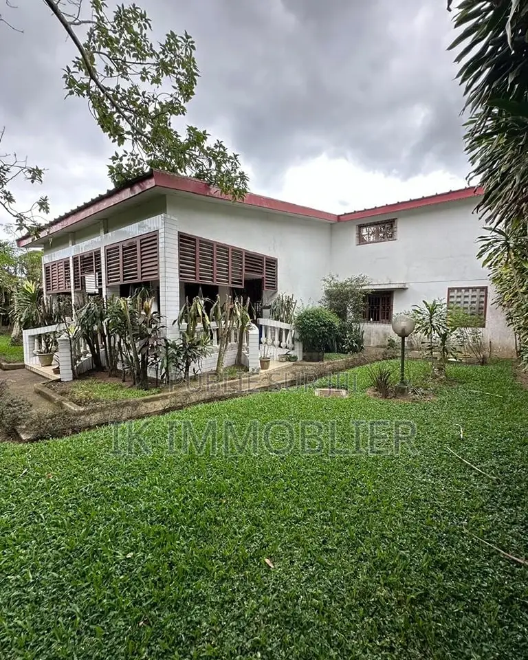 4chbre Villa dans Cocody à Vendre