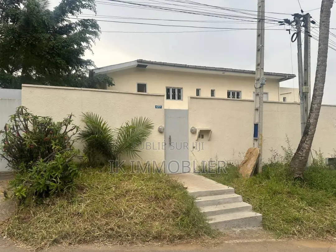 10chbre Villa dans Cocody à Louer