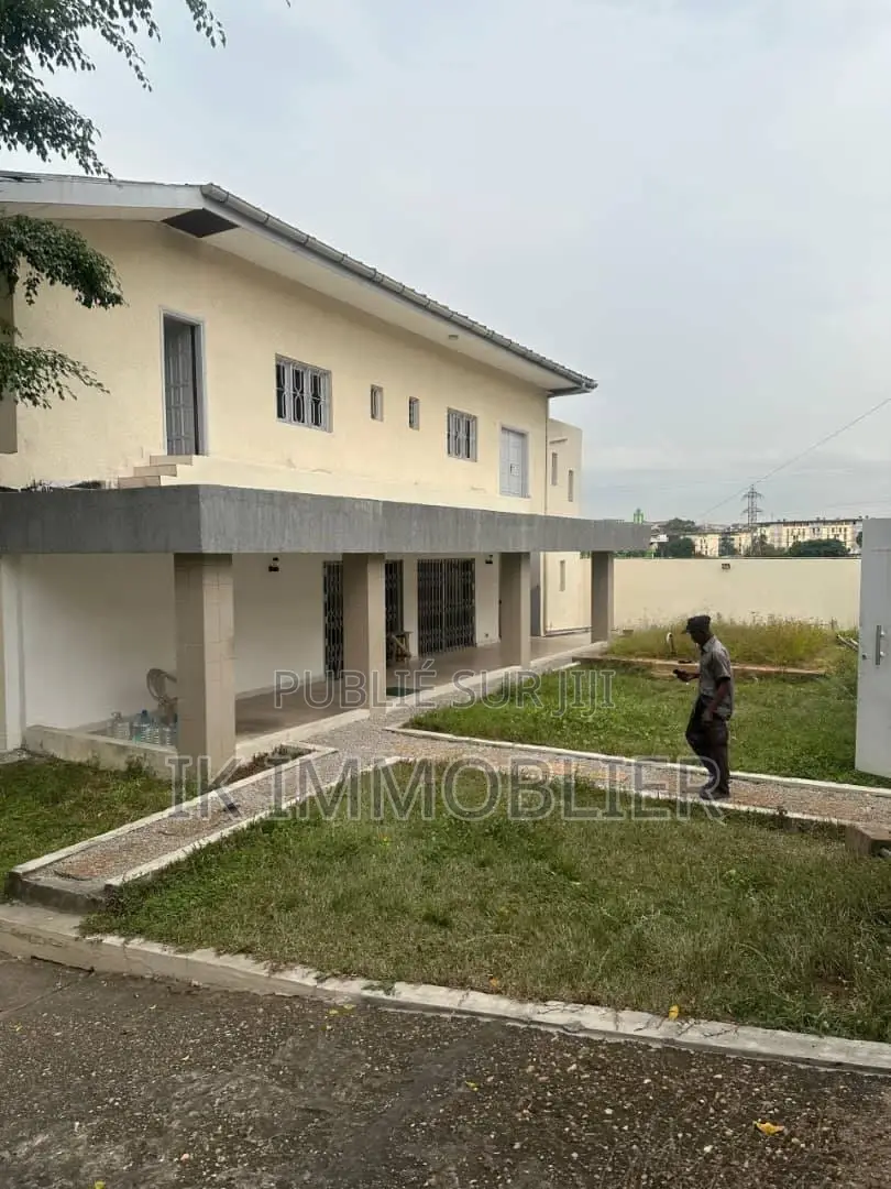 10chbre Villa dans Cocody à Louer
